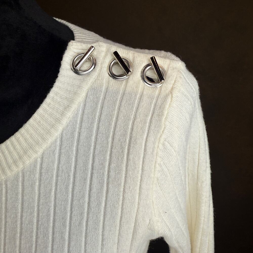 Cyrus Knits Ribbed White Half Sleeve Sweater Top Small Silver Toggle Detail